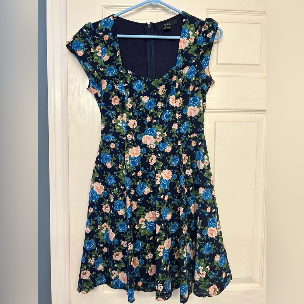 Floral sweetheart neckline dress